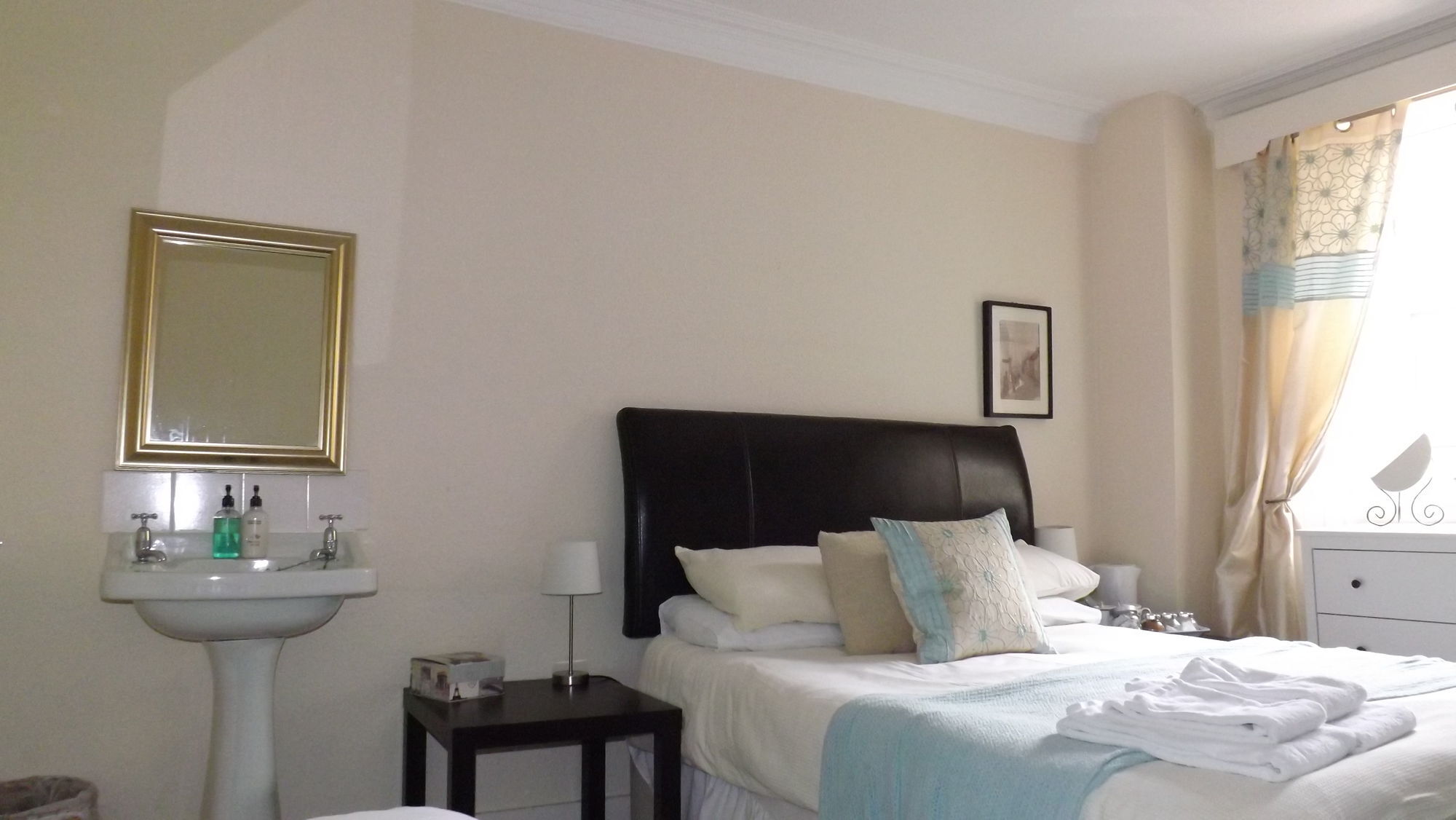 The Bruce Inn B&B Фолкленд Экстерьер фото